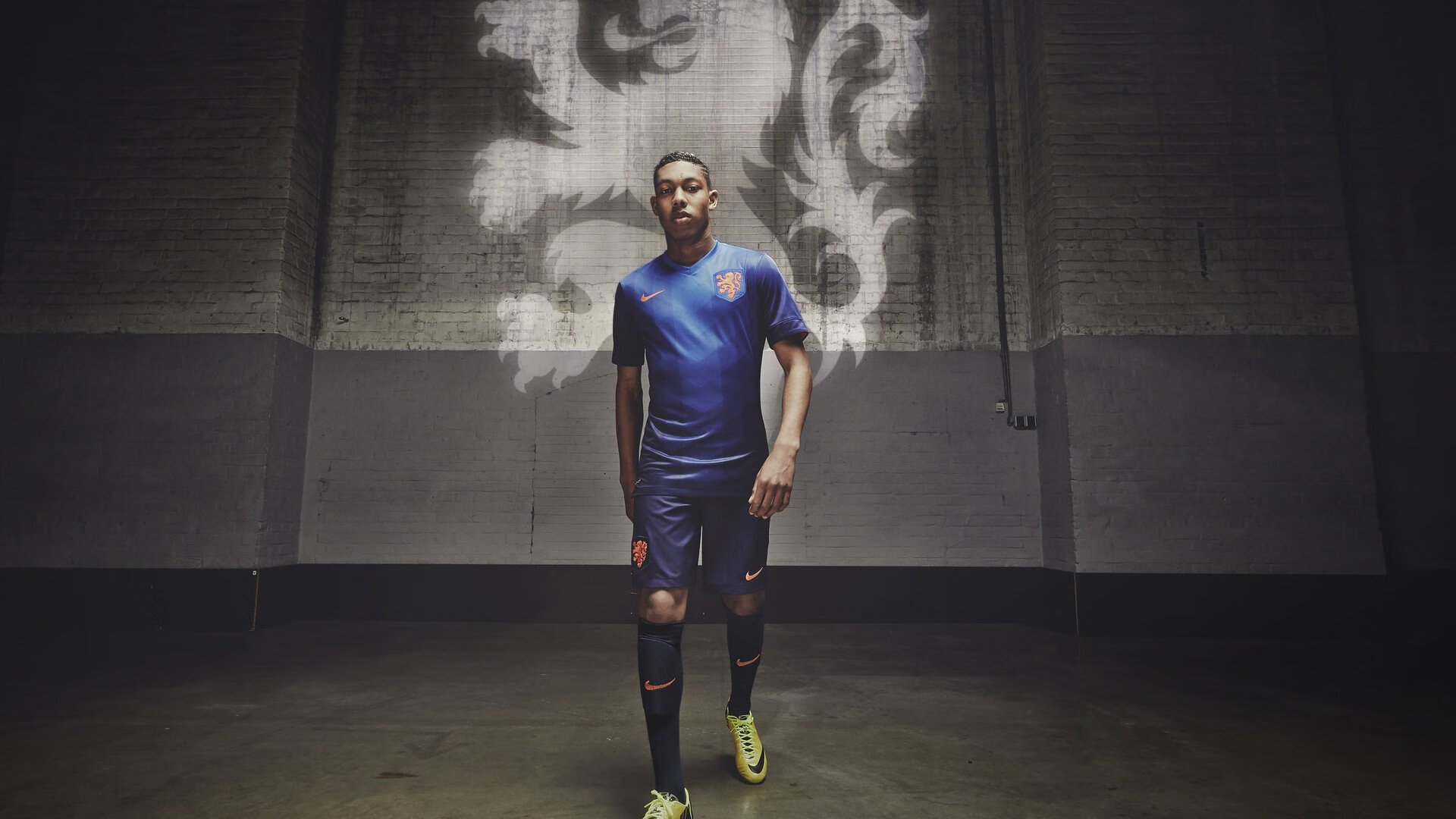 仰泳冲刺突尼斯选手排名上升，主线电压低是怎么回事