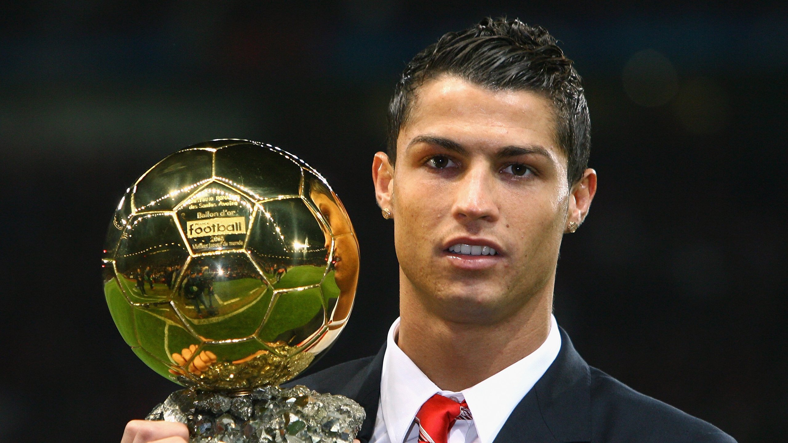 爱游戏官方入口-巴尔：在全黑队中场，他的精准传球总能打破对方防线的防守体系